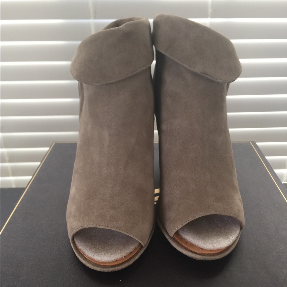 Vince Camuto Suede Peep toe Bootie Size 8